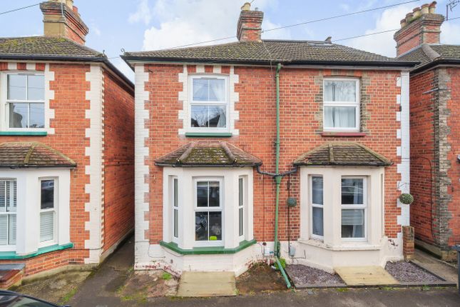 Chestnut Road, Guildford, Surrey, GU1 2 bed semi