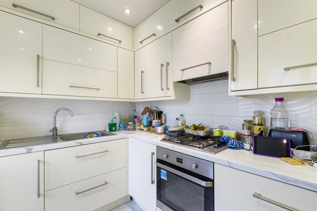 2 bedroom ground floor flat for sale