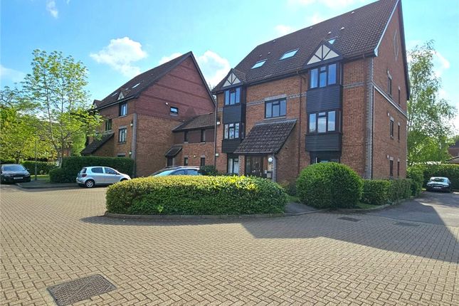 Tintagel Way, Woking, Surrey, GU22 1 bed apartment for sale