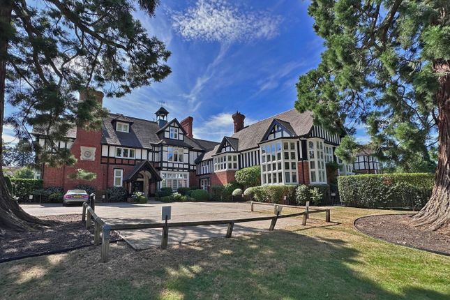 Queen Elizabeth Crescent... 3 bed apartment for sale