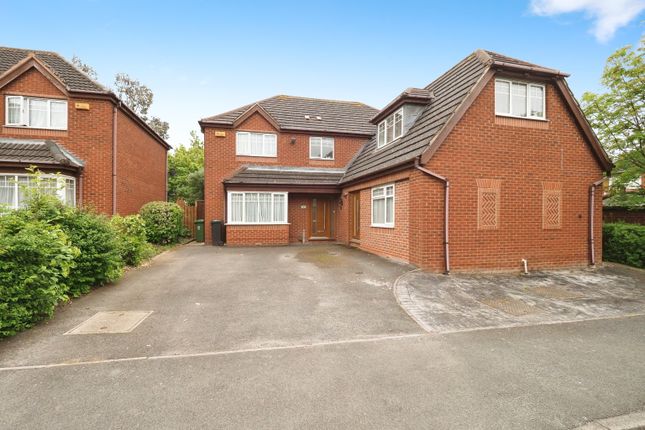 6 bed detached house