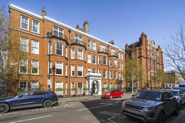 3 bedroom flat for sale
