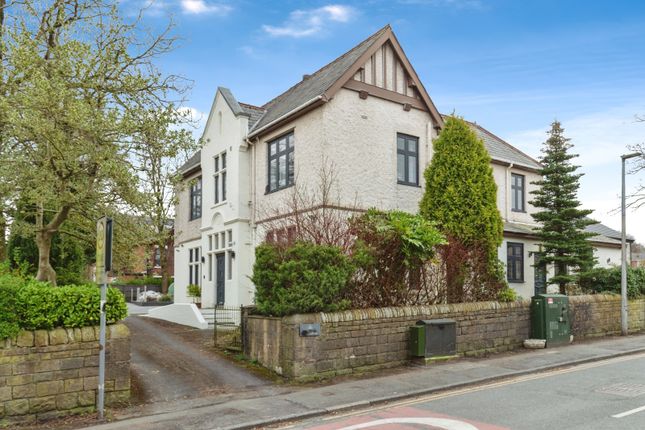 6 bed detached house