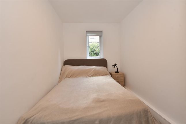 Chardwell Close, Beckton, London 1 bed ground floor flat for sale
