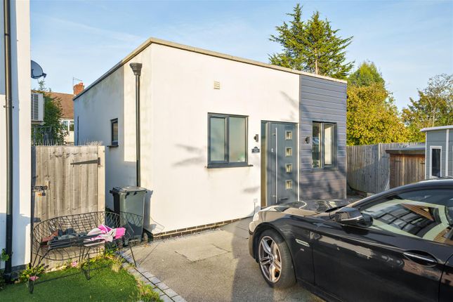 Hillcross Avenue, Morden SM4 1 bed bungalow for sale