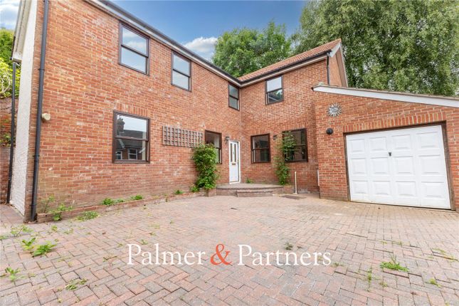 4 bed detached house