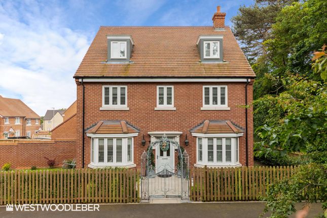 Elmer Close, Hoddeson EN11 5 bed detached house for sale