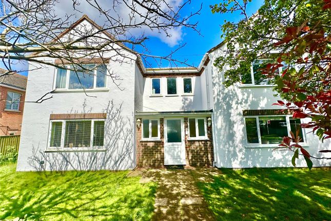 Kings Road, Lymington, Hampshire, SO41 1 bed apartment for sale