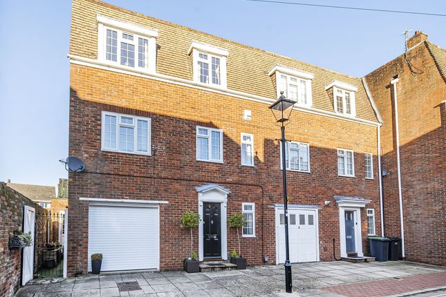 Nile Street, Emsworth, PO10 3 bed end of terrace house for sale