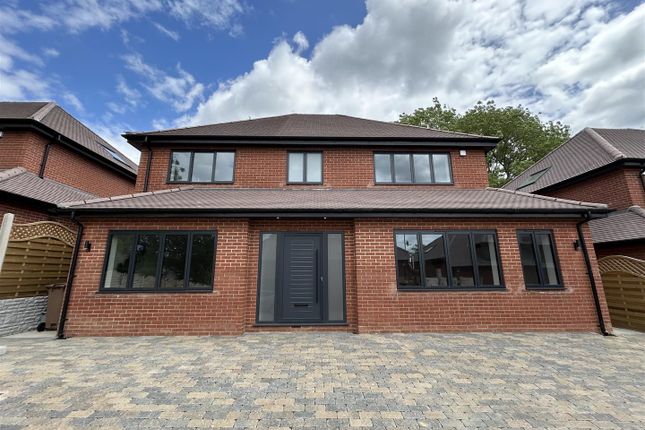 Monro Close, Bushey WD23 5 bed detached house for sale