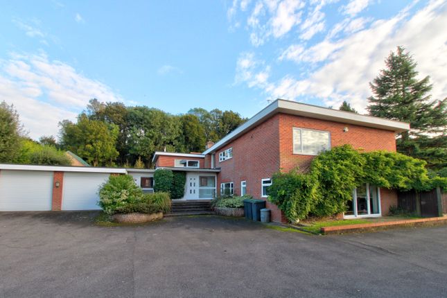 5 bed detached house