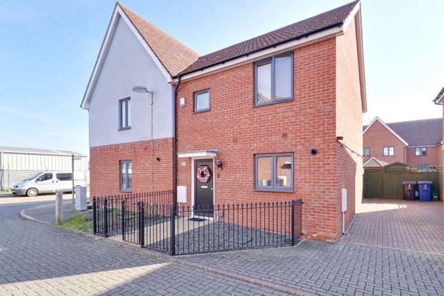 Ayron Road, South Ockendon RM15 3 bed semi