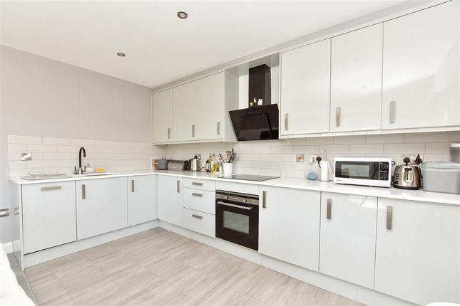 South Street, Dorking, Surrey 2 bed apartment for sale