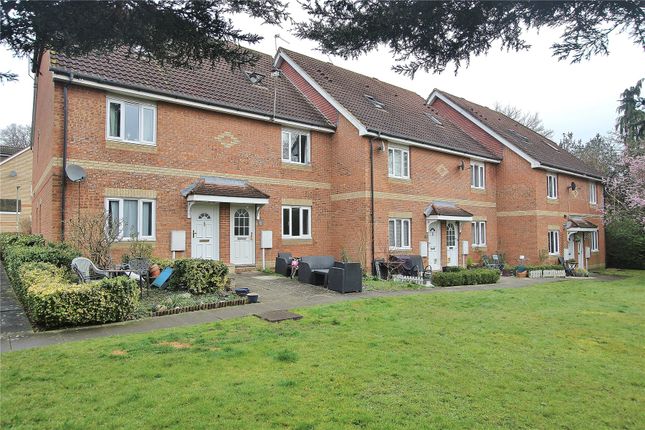 Alexandra Gardens, Woking GU21 2 bed maisonette for sale