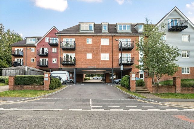 Cardew Court, Crowthorne Road, Bracknell 2 bed apartment for sale