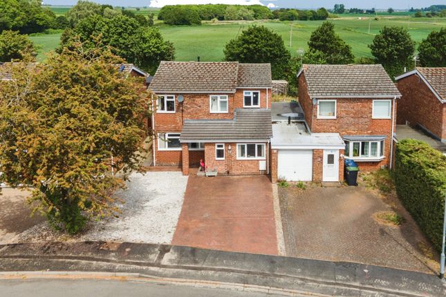 4 bedroom link detached house for sale
