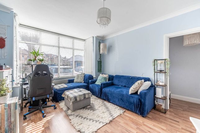 Welldon Crescent, Harrow, HA1 2 bed maisonette for sale