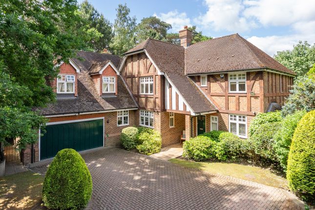 5 bed detached house
