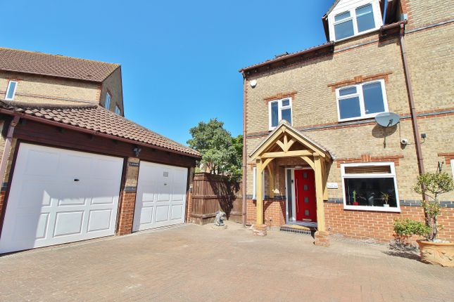 5 bedroom town house for sale