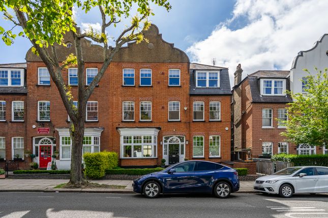 3 bedroom flat for sale