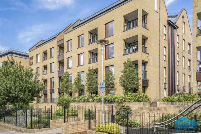 Quayle Crescent, London, N20 3 bed apartment for sale