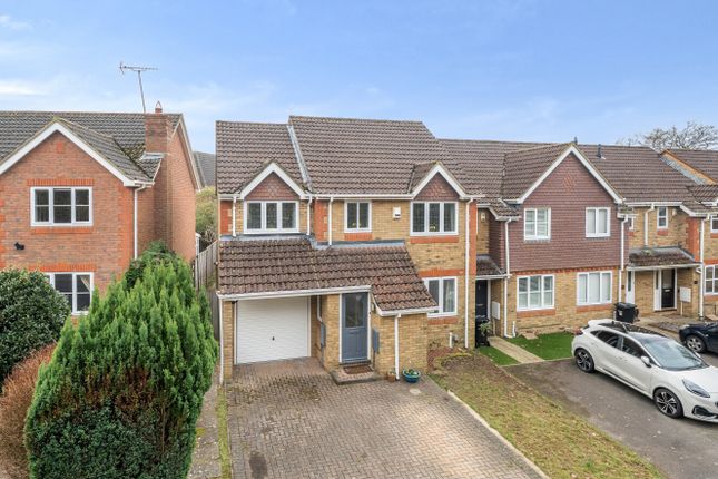 Montague Close, Berkshire RG40 3 bed end of terrace house for sale