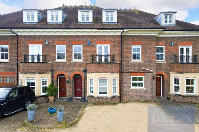 Regents Drive, Woodford Green IG8 5 bed terraced house for sale