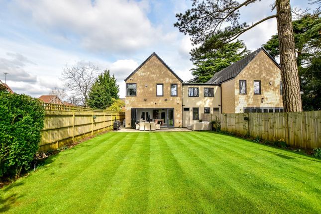 4 bed link detached house