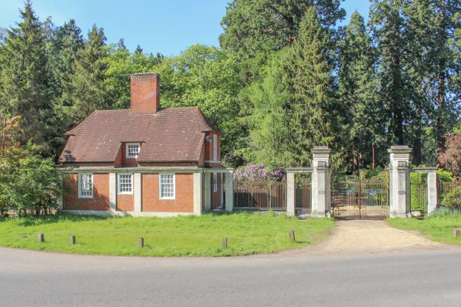 South Lodge, Linslade Road, Heath and... 3 bed detached house for sale