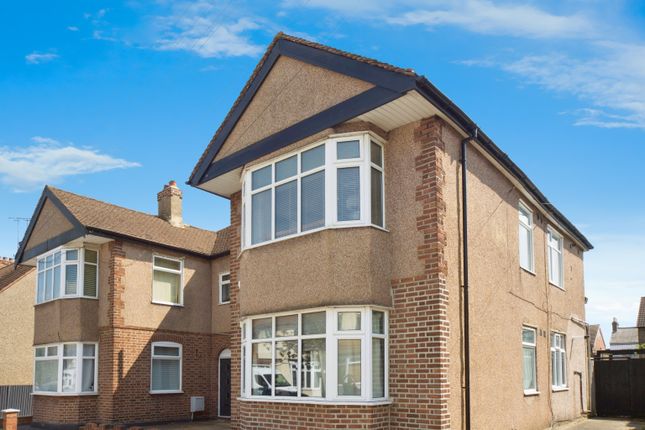3 bedroom flat for sale
