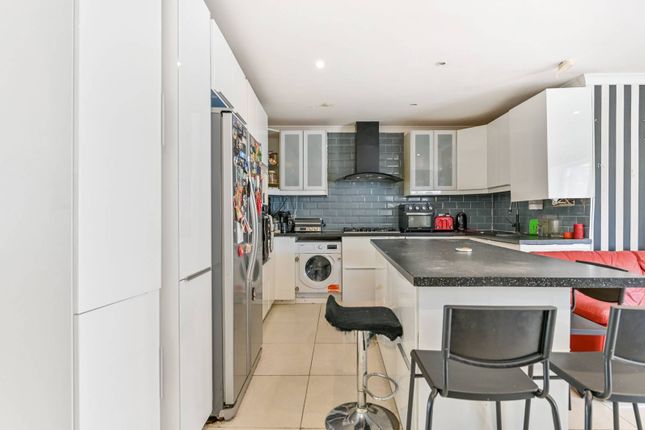 Horton Road, Datchet, Slough, SL3 4 bed semi
