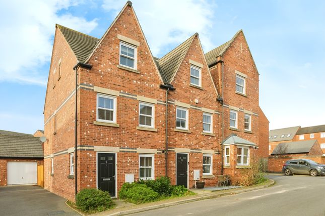 3 bed end terrace house