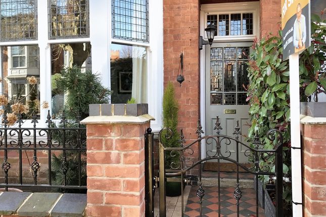 4 bedroom terraced house for sale