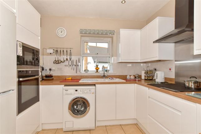 Archbishops Crescent, Gillingham, Kent 2 bed apartment for sale