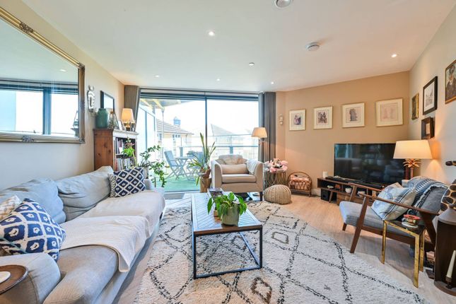 Churchyard Row, Elephant and Castle... 2 bed flat for sale