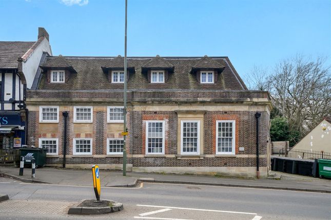 Station Approach, Tadworth 2 bed apartment for sale