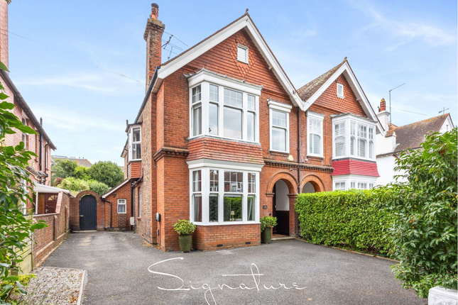 6 bedroom semi-detached house for sale