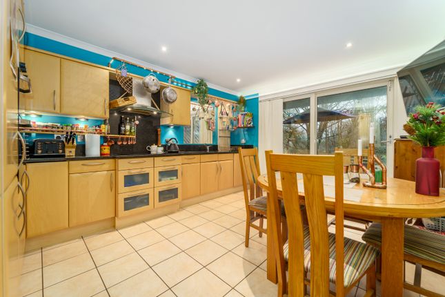 3 bedroom town house for sale