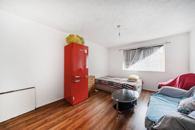 Kennedy Close, Mitcham, CR4 1 bed flat for sale