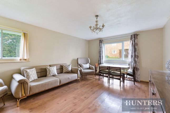 Oakley Close, Isleworth 2 bed flat for sale