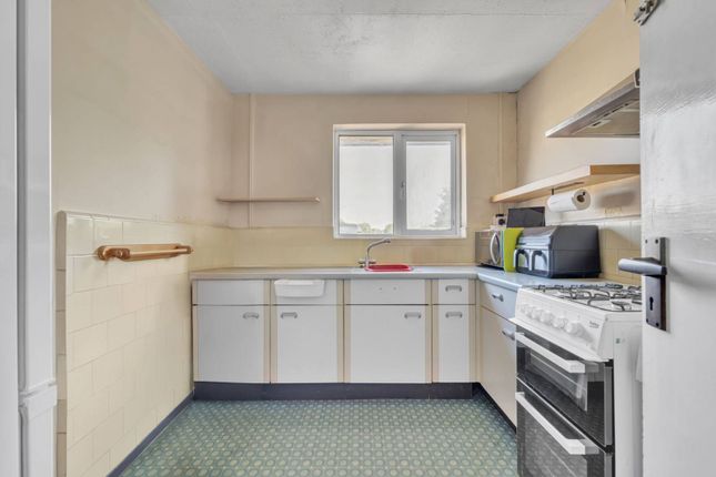 Whippendell Road, Watford, WD18 2 bed maisonette for sale