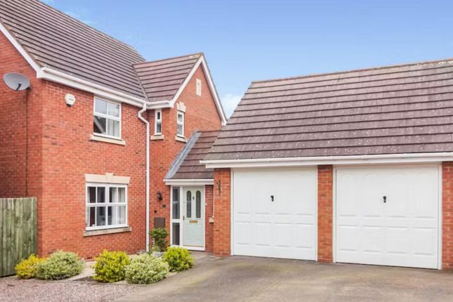 5 bed detached house