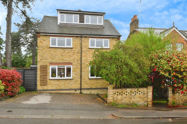 5 bed detached house