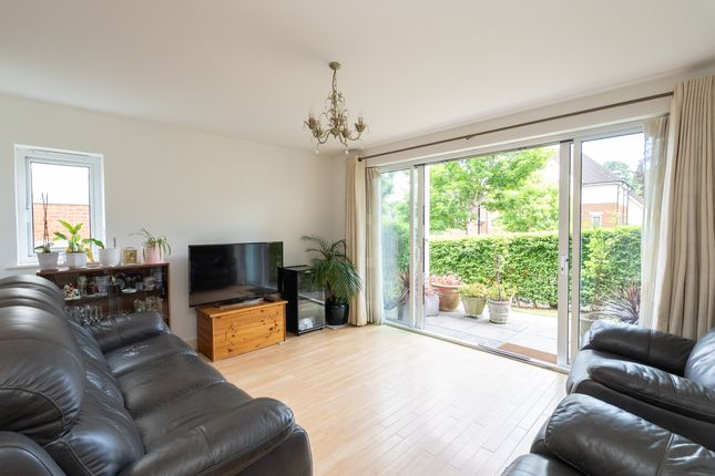 Hill View, Dorking 2 bed apartment for sale