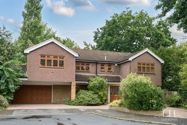 5 bed detached house