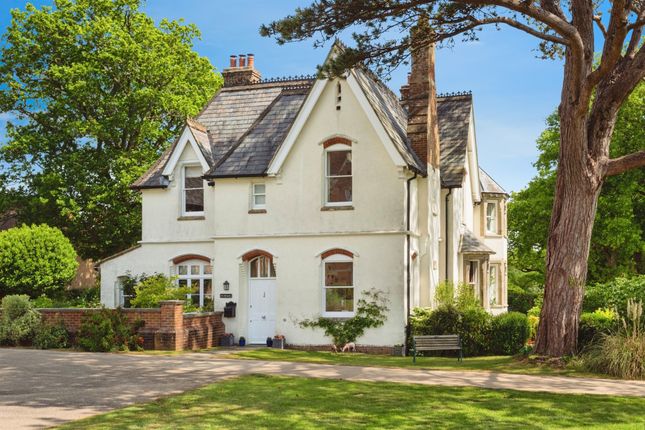 4 bed detached house