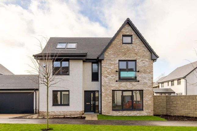 5 bed detached house
