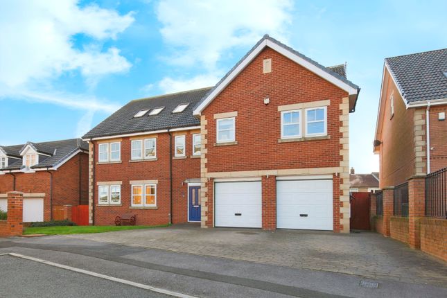 6 bedroom detached house for sale