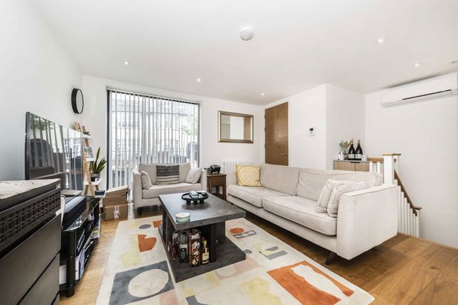 Edgeley Road, London SW4 2 bed flat for sale