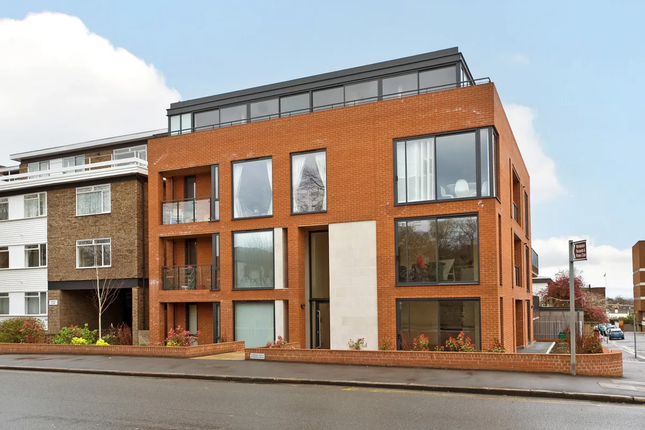 Worple Road, London SW19 2 bed flat for sale